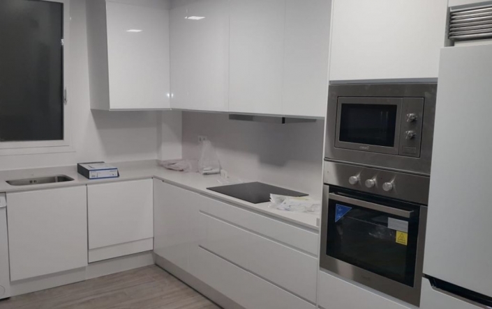 cocina blanca electrodomesticos inox