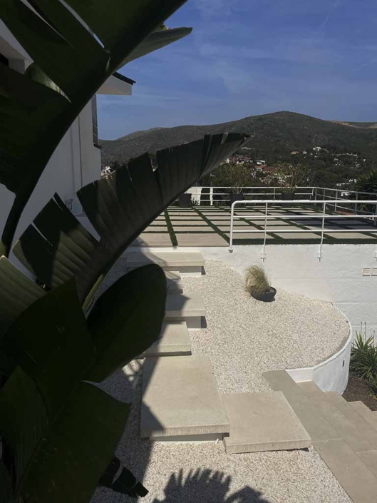 acceso terraza plantas jardin casa