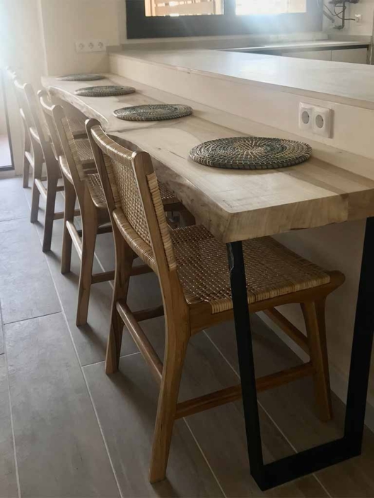 barra madera sillas cocina office
