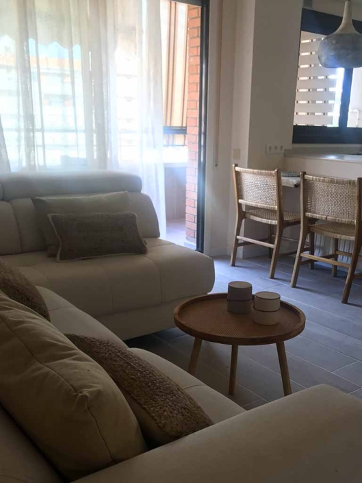 sofa mesa auxiliar sillas balcon