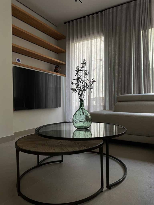 mesas auxiliares jarron tv mueble obra salon sofa