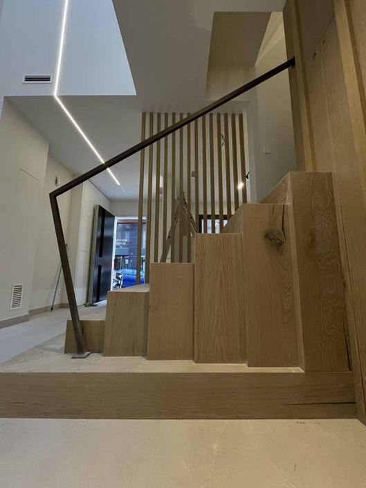 escalera madera casa