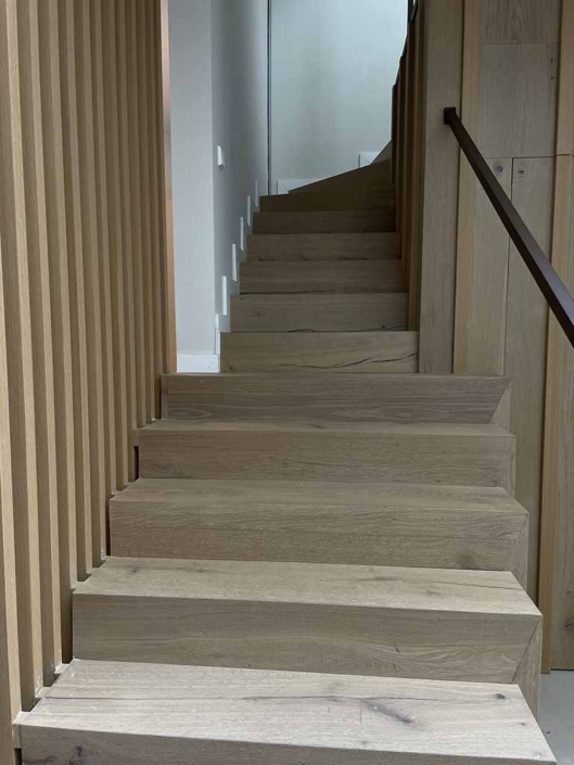 escalera madera casa